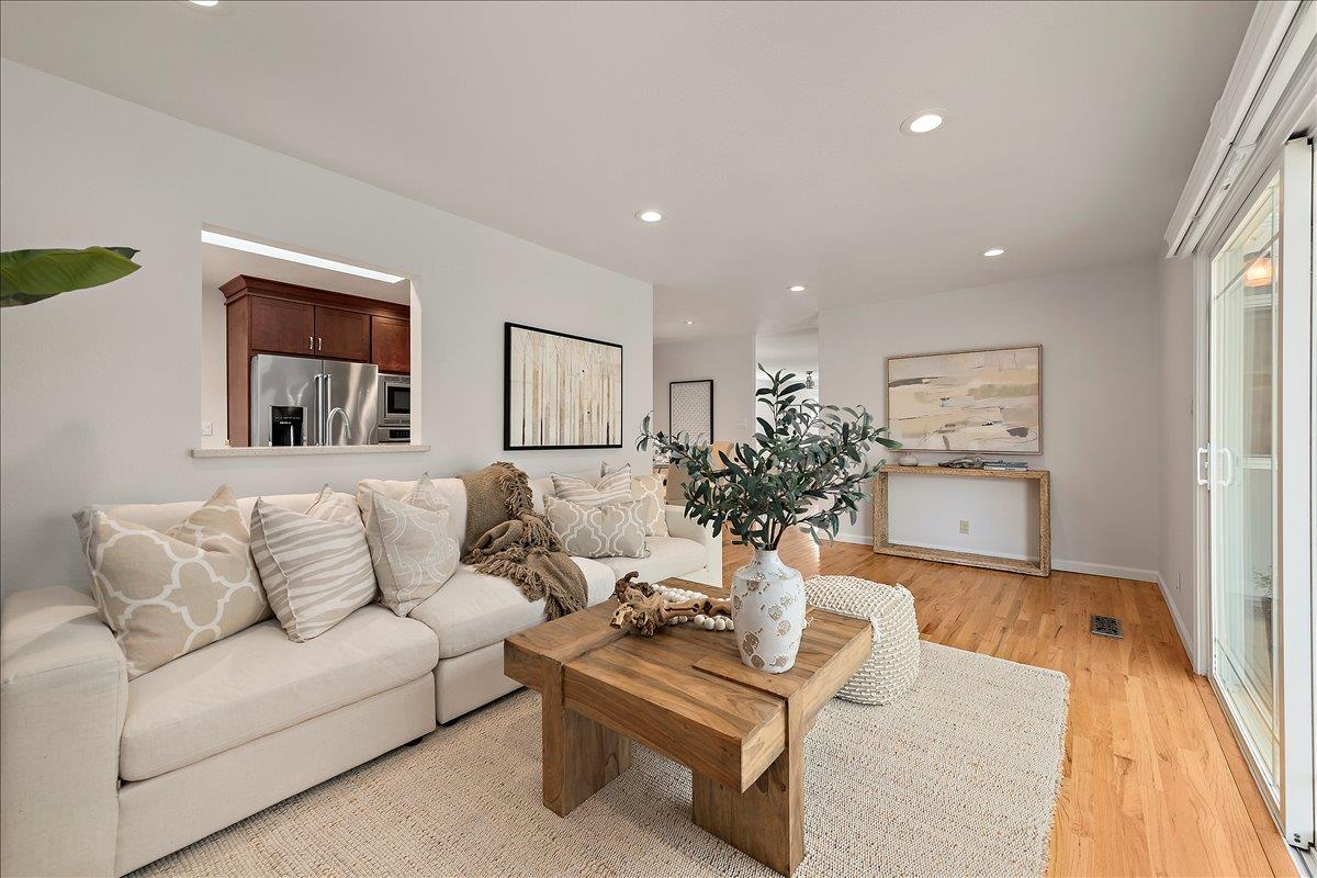 Detail Gallery Image 10 of 21 For 811 Daffodil Way, San Jose,  CA 95117 - 3 Beds | 2 Baths