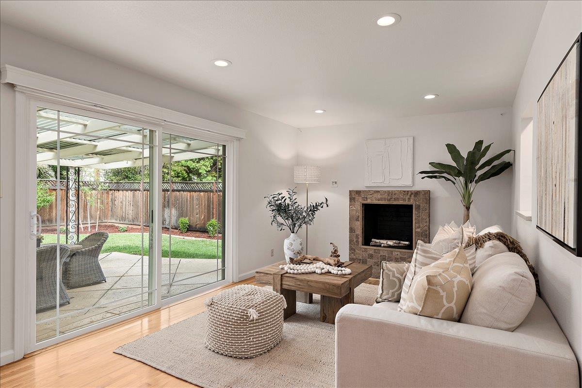 Detail Gallery Image 11 of 21 For 811 Daffodil Way, San Jose,  CA 95117 - 3 Beds | 2 Baths