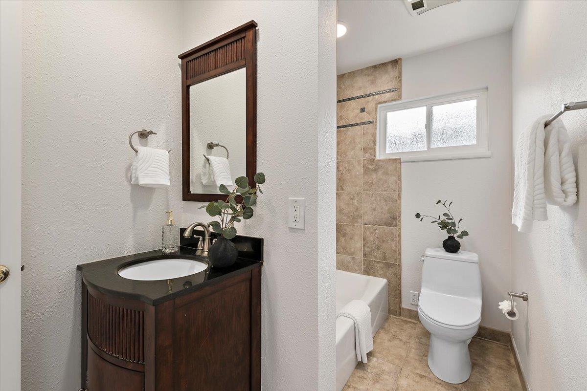 Detail Gallery Image 13 of 21 For 811 Daffodil Way, San Jose,  CA 95117 - 3 Beds | 2 Baths