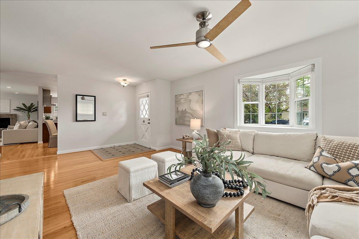 Detail Gallery Image 3 of 21 For 811 Daffodil Way, San Jose,  CA 95117 - 3 Beds | 2 Baths