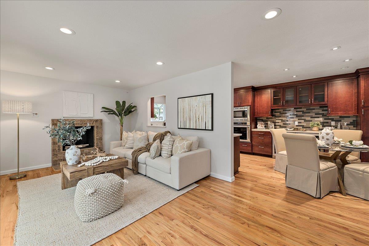 Detail Gallery Image 9 of 21 For 811 Daffodil Way, San Jose,  CA 95117 - 3 Beds | 2 Baths