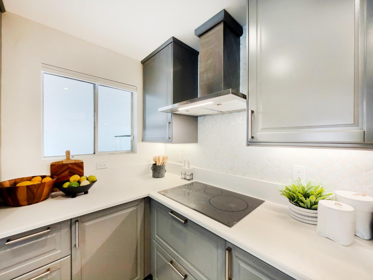 Detail Gallery Image 8 of 19 For 505 Santa Clara Way, San Mateo,  CA 94403 - 3 Beds | 1 Baths