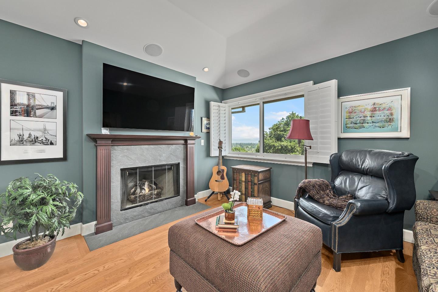 Detail Gallery Image 13 of 22 For 14 Susan Gale Ct, Menlo Park,  CA 94025 - 3 Beds | 2/1 Baths