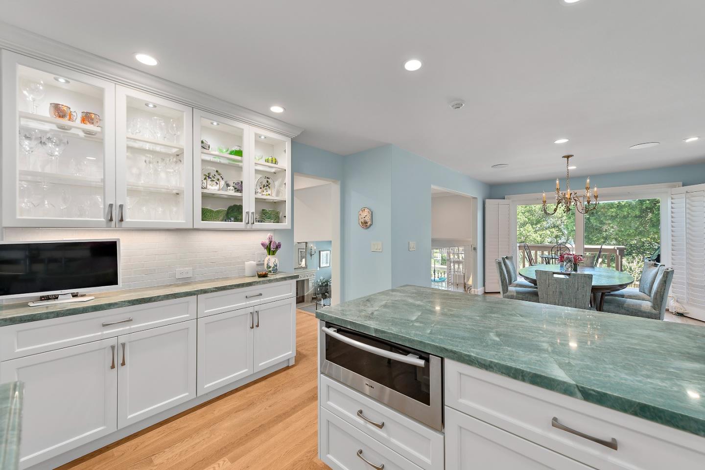 Detail Gallery Image 6 of 22 For 14 Susan Gale Ct, Menlo Park,  CA 94025 - 3 Beds | 2/1 Baths