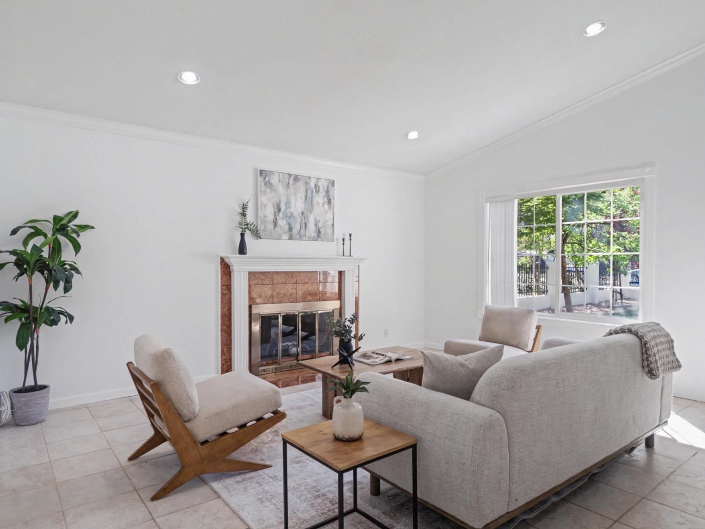 Detail Gallery Image 4 of 42 For 4950 Scarlett Way, San Jose,  CA 95111 - 3 Beds | 2 Baths