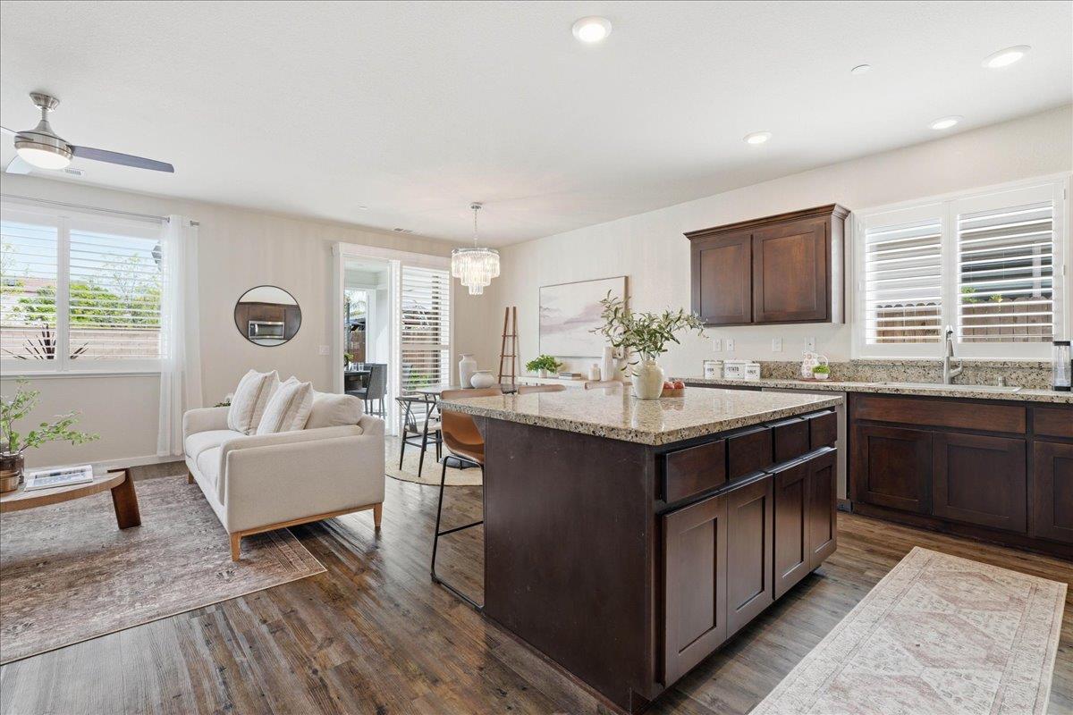 Detail Gallery Image 14 of 48 For 2208 Provincetown Way, Roseville,  CA 95747 - 3 Beds | 2 Baths