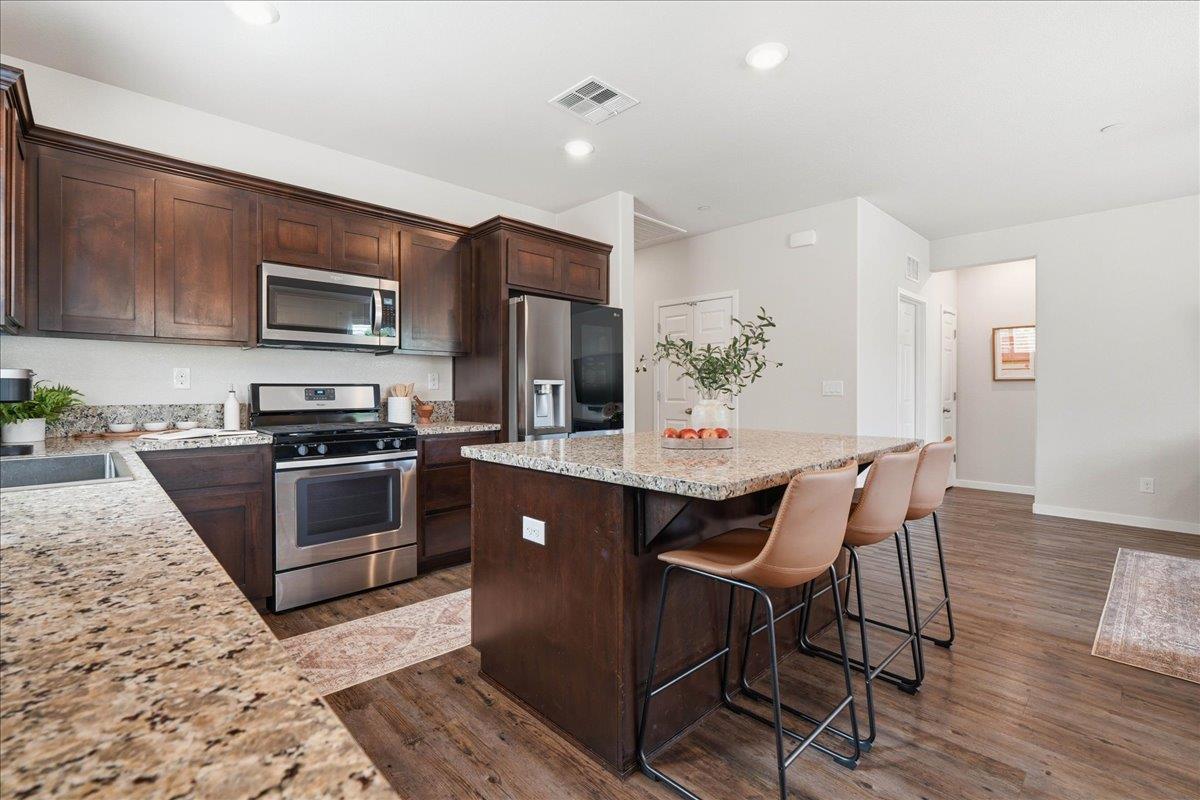 Detail Gallery Image 16 of 48 For 2208 Provincetown Way, Roseville,  CA 95747 - 3 Beds | 2 Baths