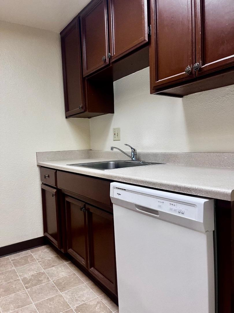 Detail Gallery Image 12 of 17 For 5908 Bourbon Dr, Carmichael,  CA 95608 - – Beds | – Baths