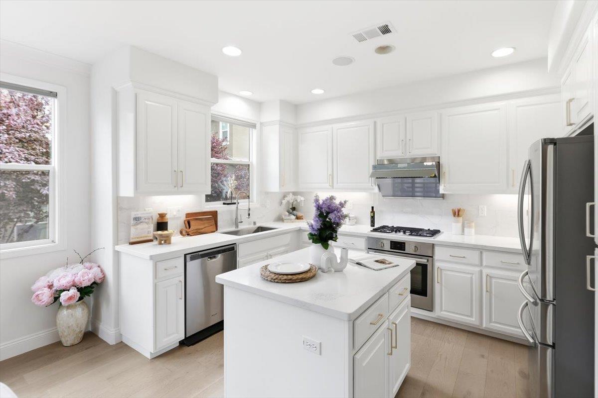 Detail Gallery Image 19 of 45 For 1196 Morse Ave, Sunnyvale,  CA 94089 - 3 Beds | 2/1 Baths