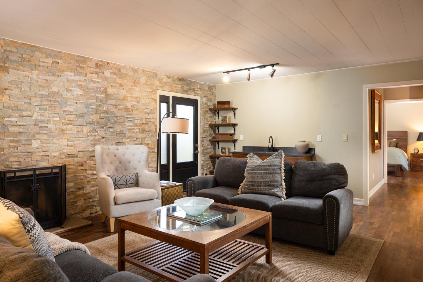 Detail Gallery Image 11 of 28 For 24572 Guadalupe St, Carmel,  CA 93923 - 3 Beds | 4 Baths