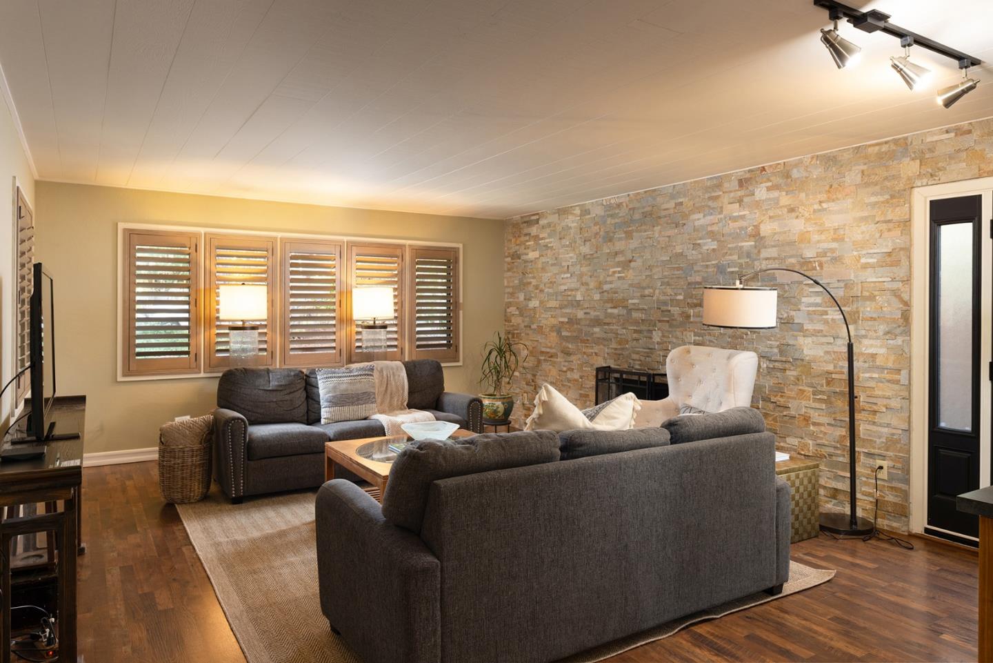 Detail Gallery Image 12 of 28 For 24572 Guadalupe St, Carmel,  CA 93923 - 3 Beds | 4 Baths