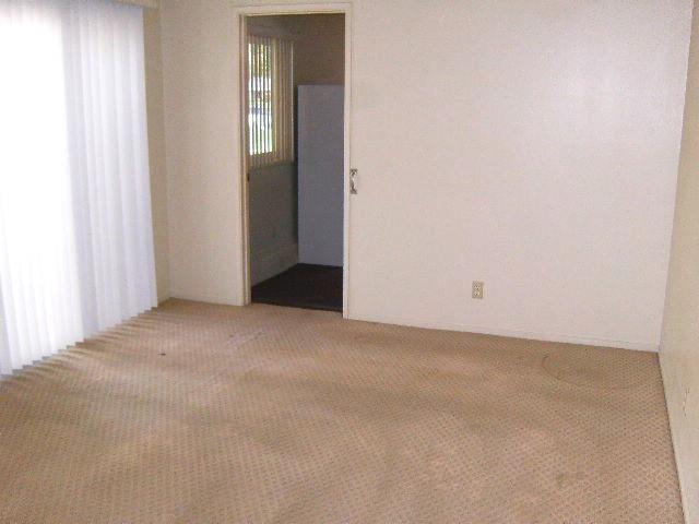 Detail Gallery Image 12 of 32 For 1253 Los Olivos Dr #5,  Salinas,  CA 93901 - 2 Beds | 2 Baths