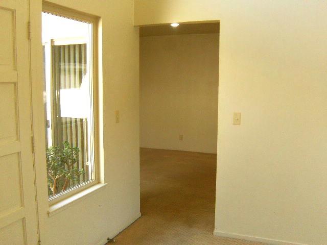 Detail Gallery Image 8 of 32 For 1253 Los Olivos Dr #5,  Salinas,  CA 93901 - 2 Beds | 2 Baths