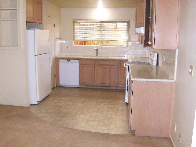 Detail Gallery Image 9 of 32 For 1253 Los Olivos Dr #5,  Salinas,  CA 93901 - 2 Beds | 2 Baths