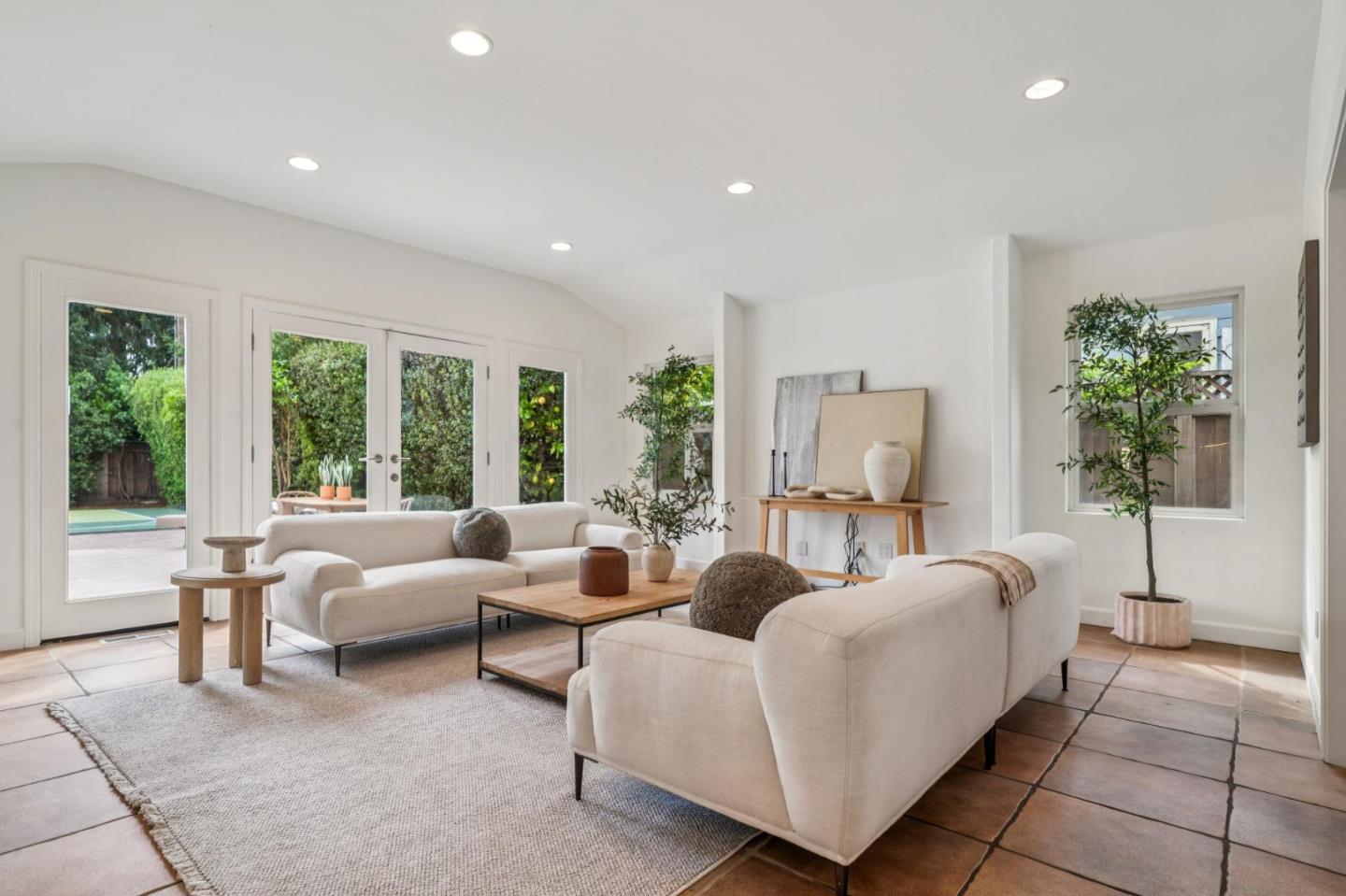 Detail Gallery Image 13 of 38 For 1430 Channing Ave, Palo Alto,  CA 94301 - 4 Beds | 3 Baths