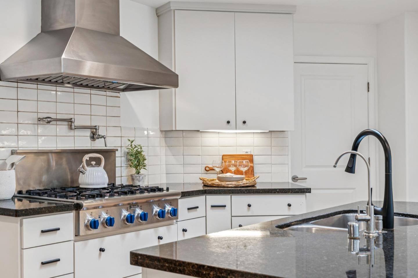 Detail Gallery Image 15 of 38 For 1430 Channing Ave, Palo Alto,  CA 94301 - 4 Beds | 3 Baths