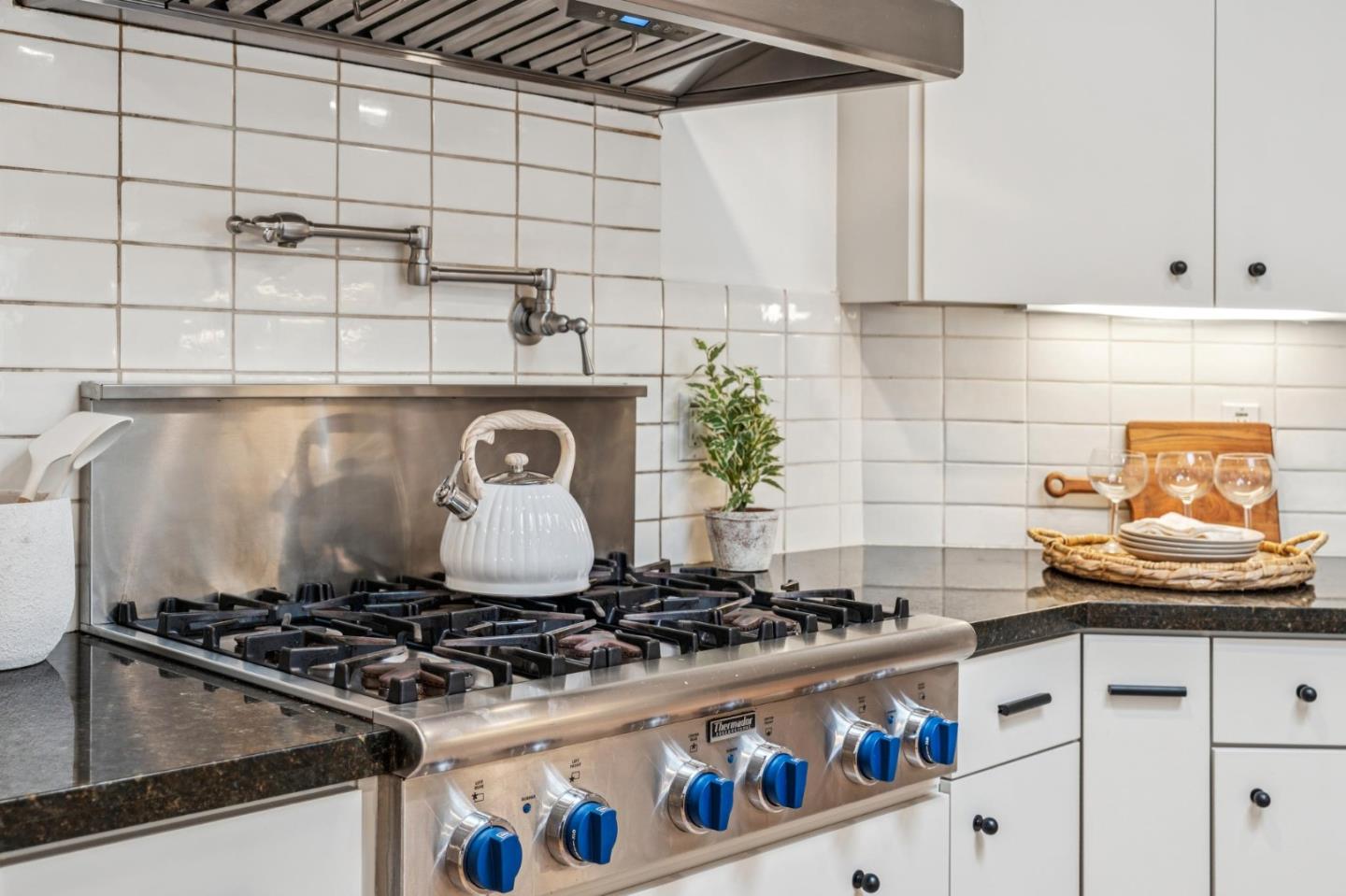 Detail Gallery Image 18 of 38 For 1430 Channing Ave, Palo Alto,  CA 94301 - 4 Beds | 3 Baths