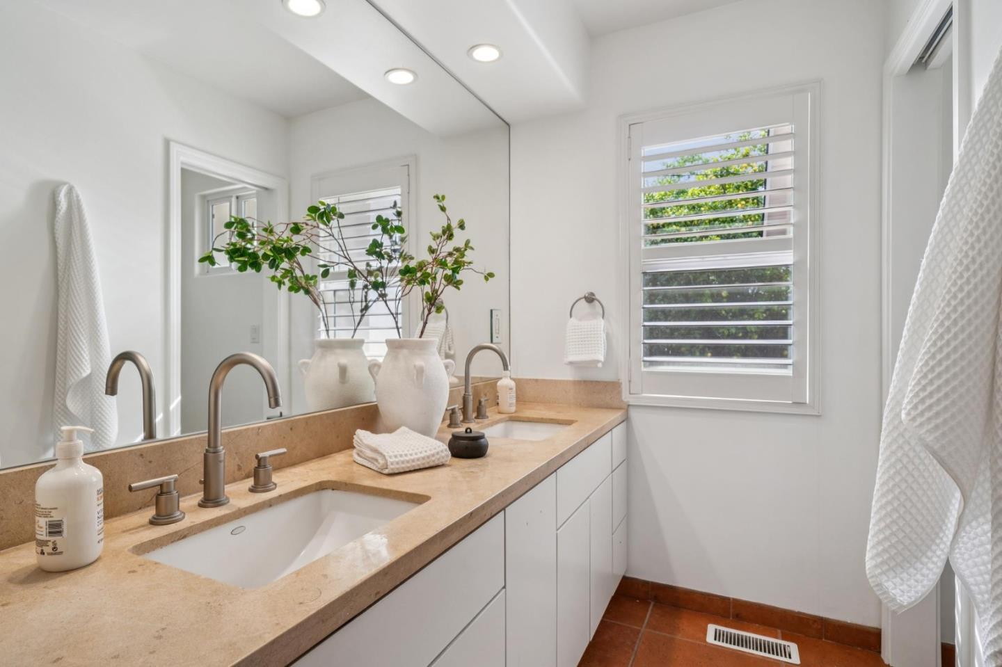 Detail Gallery Image 24 of 38 For 1430 Channing Ave, Palo Alto,  CA 94301 - 4 Beds | 3 Baths