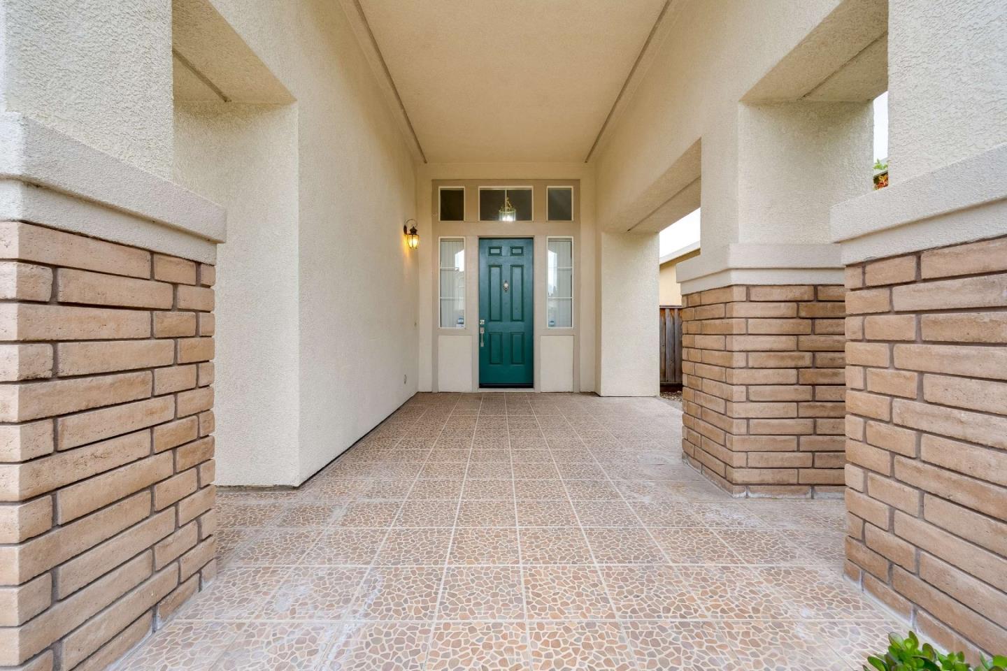 Detail Gallery Image 3 of 35 For 926 Ivy Glen Dr, San Jose,  CA 95133 - 6 Beds | 3 Baths