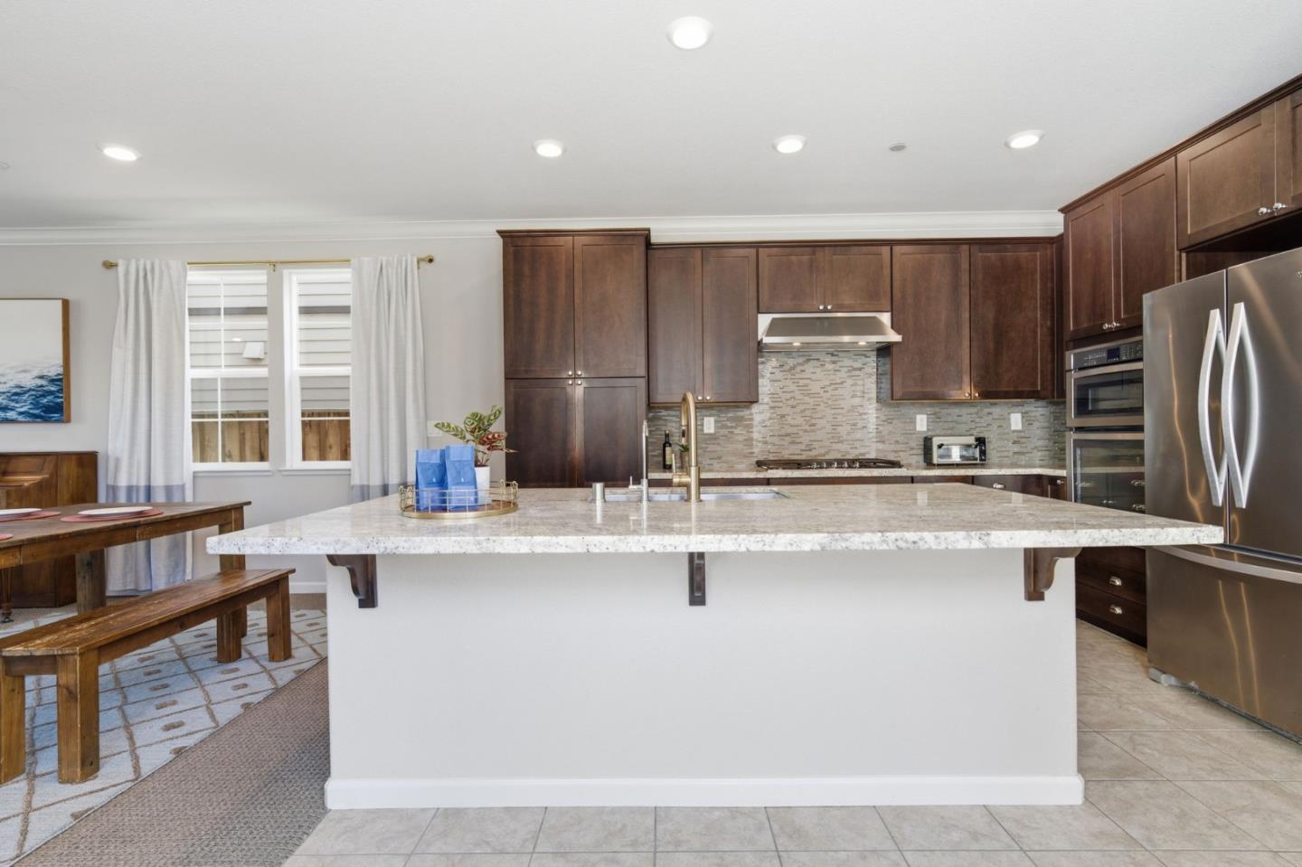 Detail Gallery Image 6 of 51 For 34270 Stable Way, Fremont,  CA 94555 - 4 Beds | 3/1 Baths