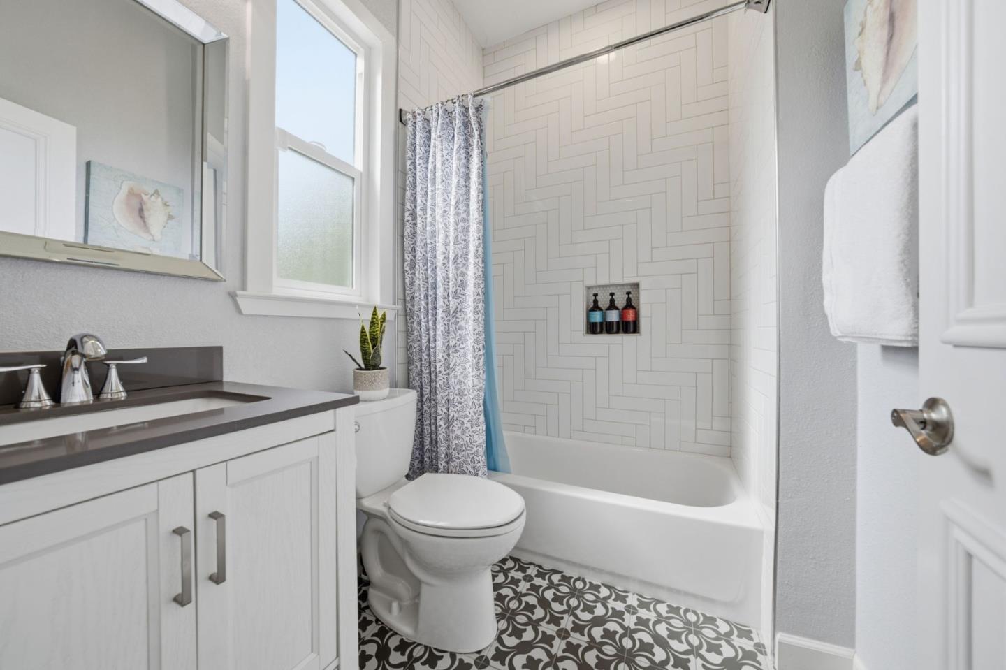 Detail Gallery Image 10 of 19 For 304 E Empire St, San Jose,  CA 95112 - 3 Beds | 2 Baths