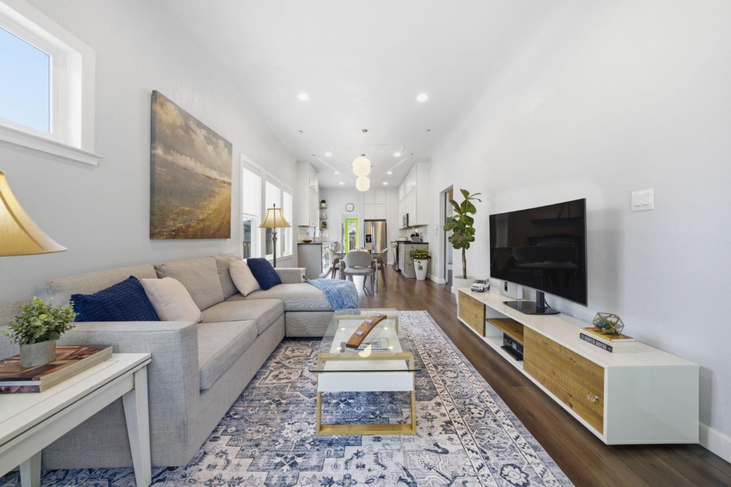 Detail Gallery Image 3 of 19 For 304 E Empire St, San Jose,  CA 95112 - 3 Beds | 2 Baths