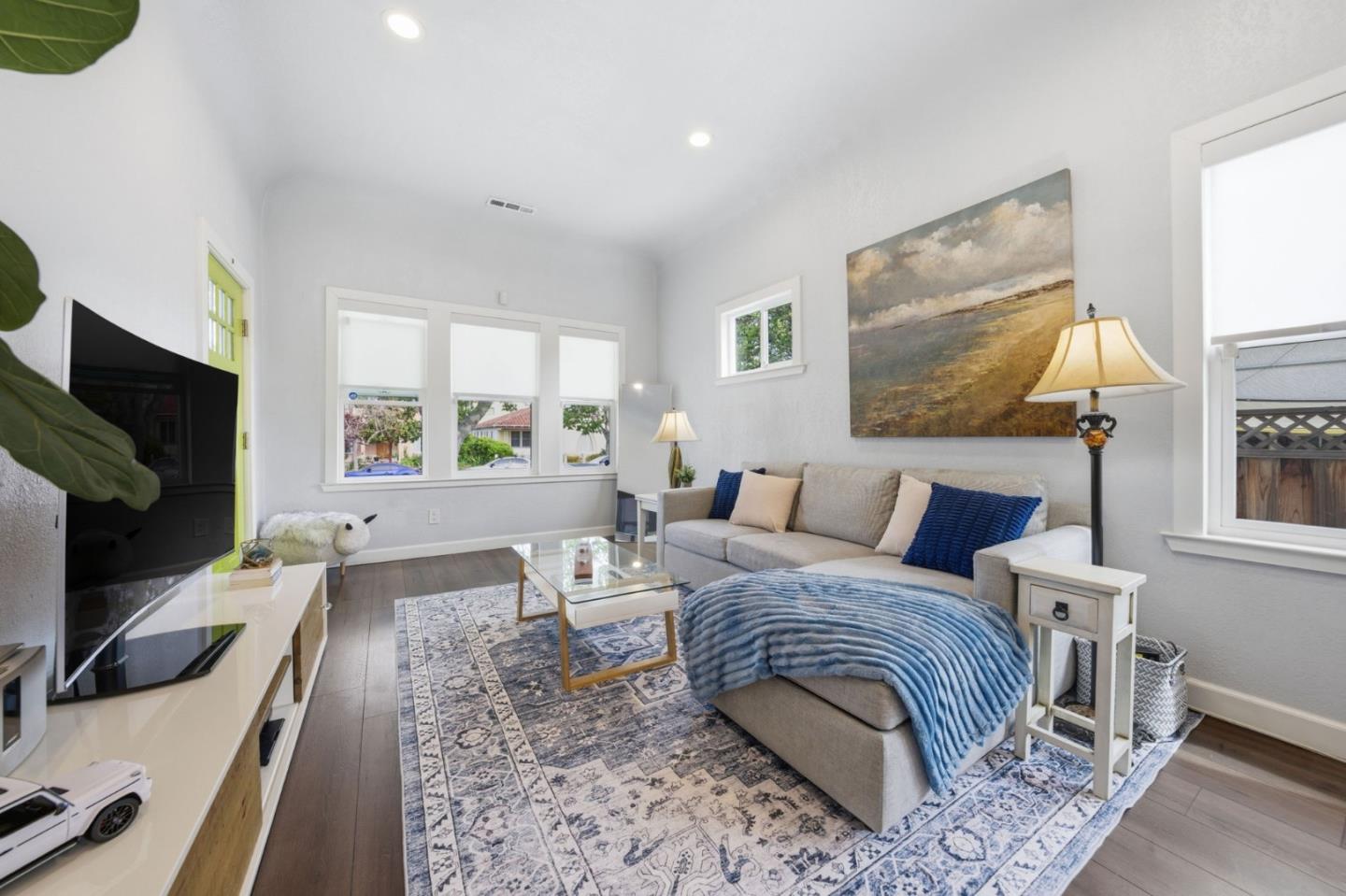 Detail Gallery Image 4 of 19 For 304 E Empire St, San Jose,  CA 95112 - 3 Beds | 2 Baths