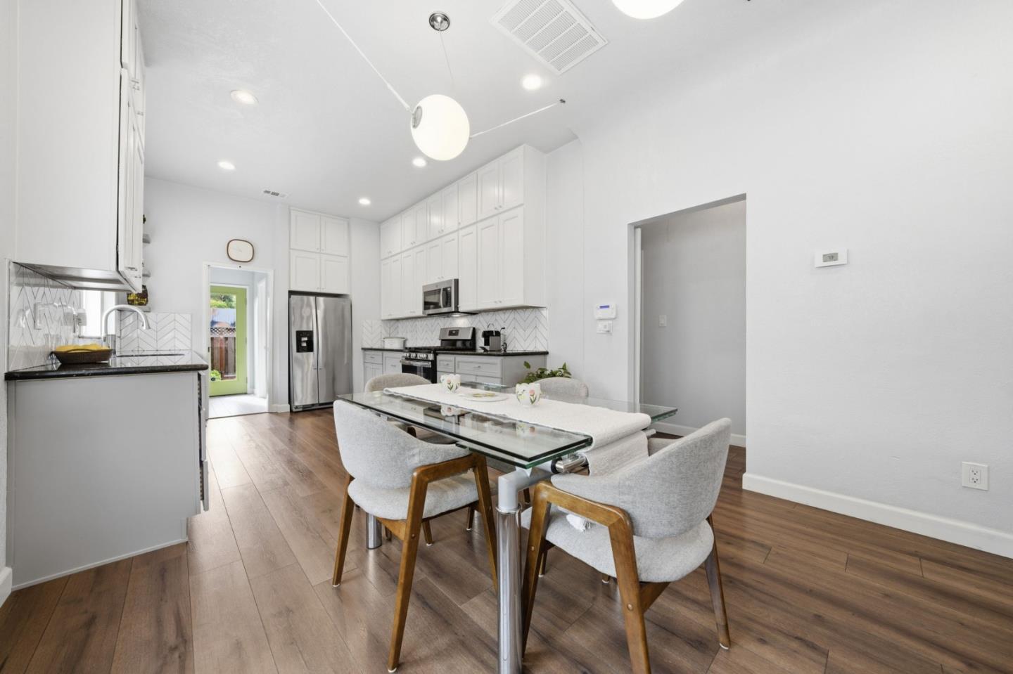 Detail Gallery Image 6 of 19 For 304 E Empire St, San Jose,  CA 95112 - 3 Beds | 2 Baths