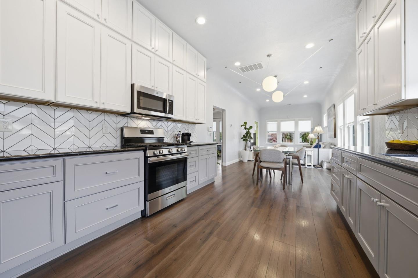 Detail Gallery Image 7 of 19 For 304 E Empire St, San Jose,  CA 95112 - 3 Beds | 2 Baths