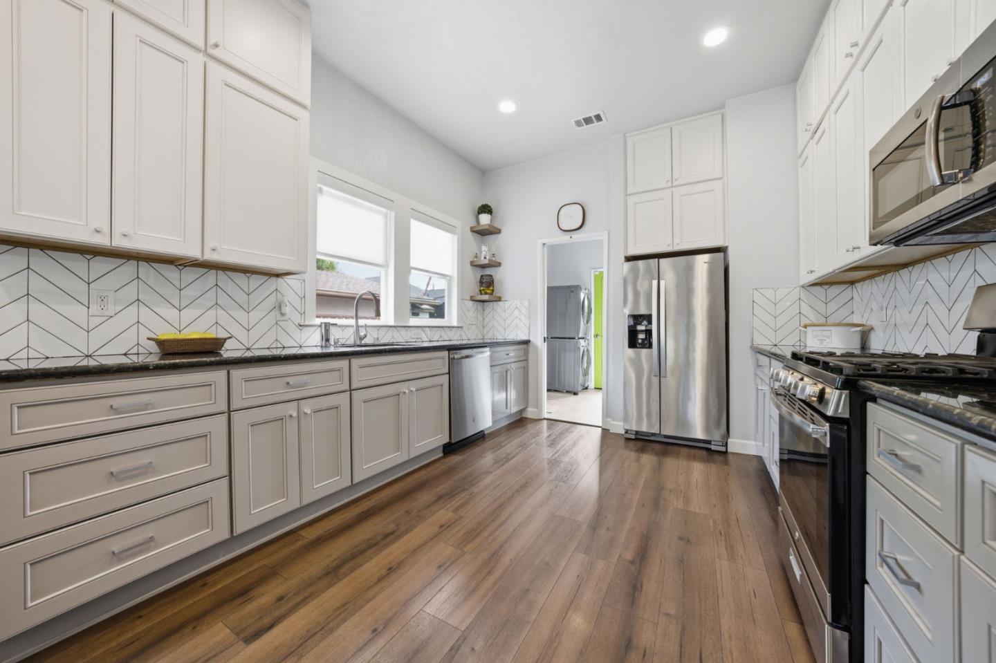 Detail Gallery Image 8 of 19 For 304 E Empire St, San Jose,  CA 95112 - 3 Beds | 2 Baths