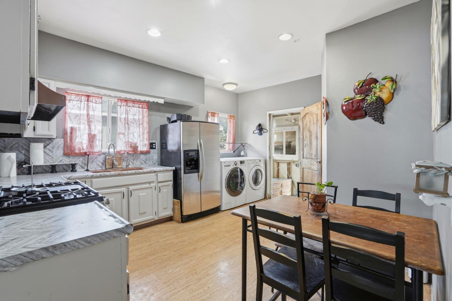 Detail Gallery Image 10 of 43 For 66th Ave, Oakland,  CA 94605 - 3 Beds | 1 Baths