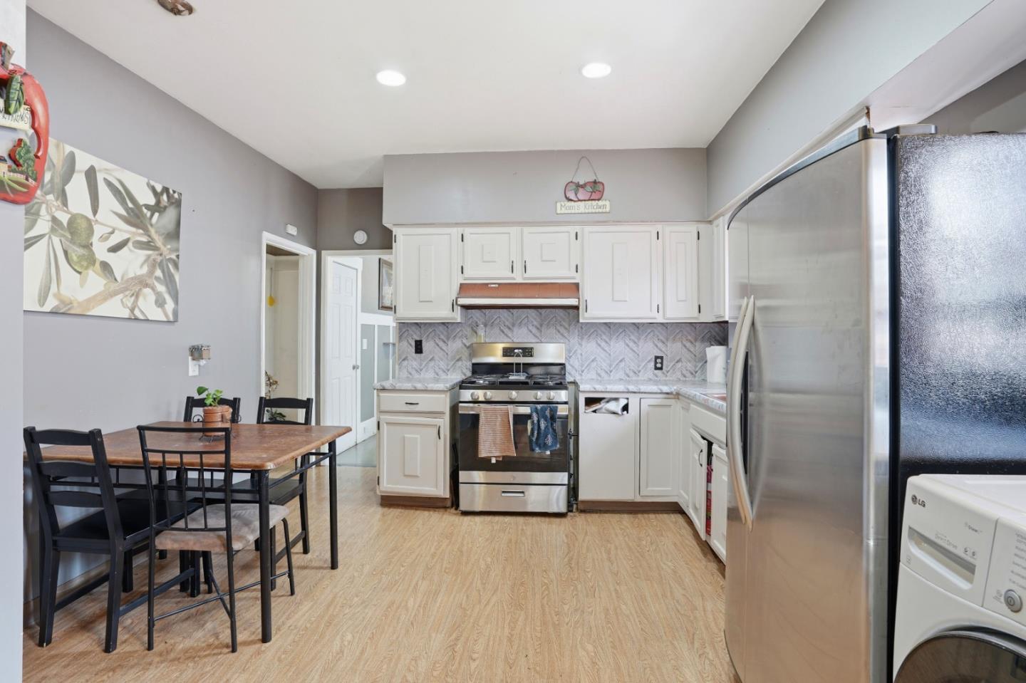Detail Gallery Image 11 of 43 For 66th Ave, Oakland,  CA 94605 - 3 Beds | 1 Baths