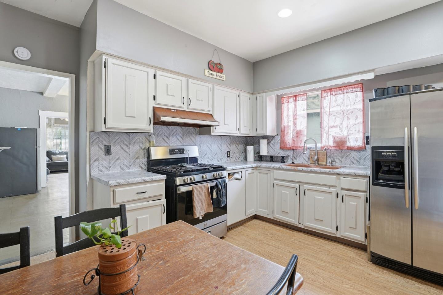 Detail Gallery Image 12 of 43 For 66th Ave, Oakland,  CA 94605 - 3 Beds | 1 Baths