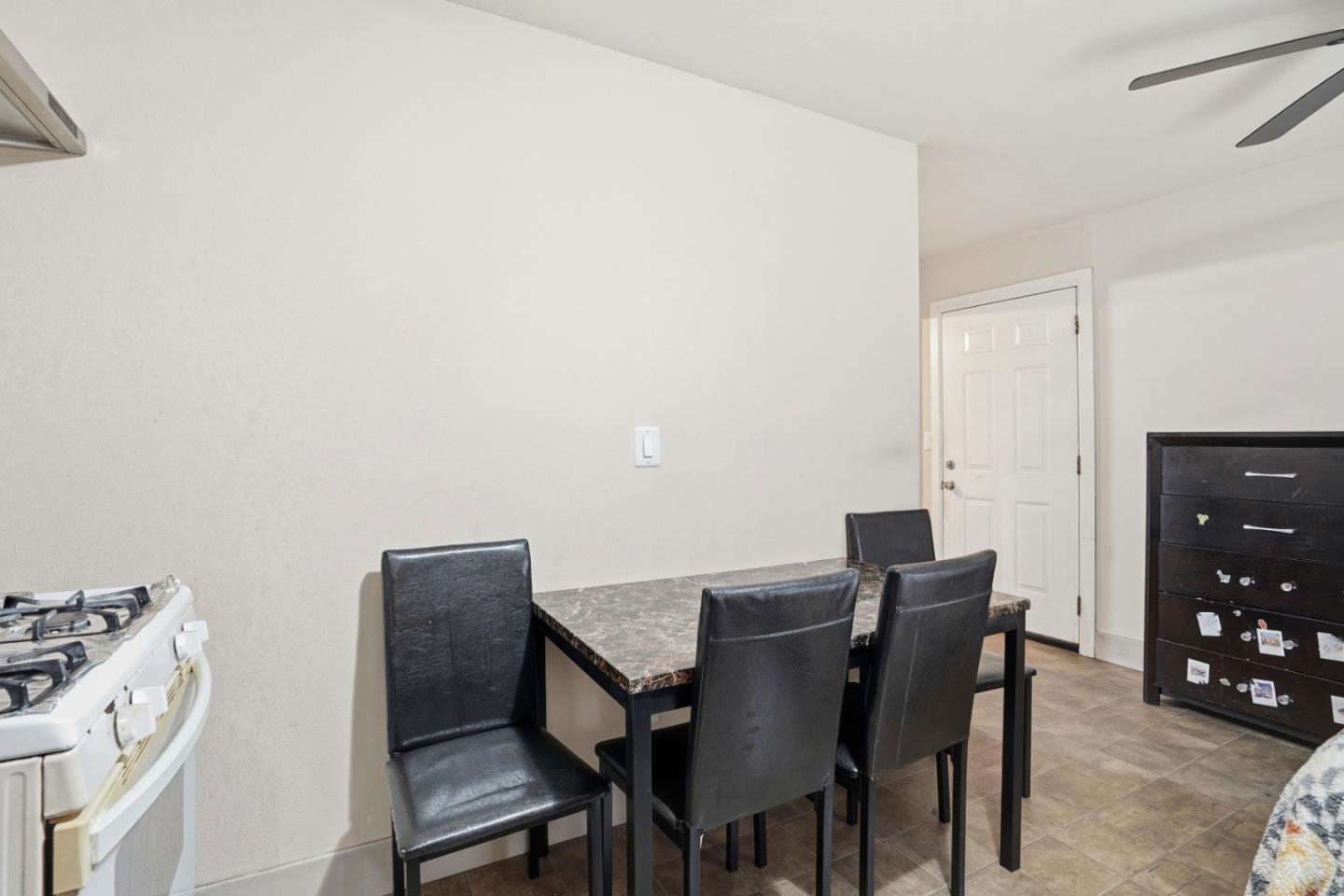 Detail Gallery Image 17 of 43 For 66th Ave, Oakland,  CA 94605 - 3 Beds | 1 Baths