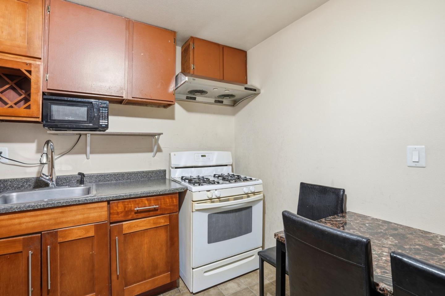 Detail Gallery Image 34 of 43 For 66th Ave, Oakland,  CA 94605 - 3 Beds | 1 Baths