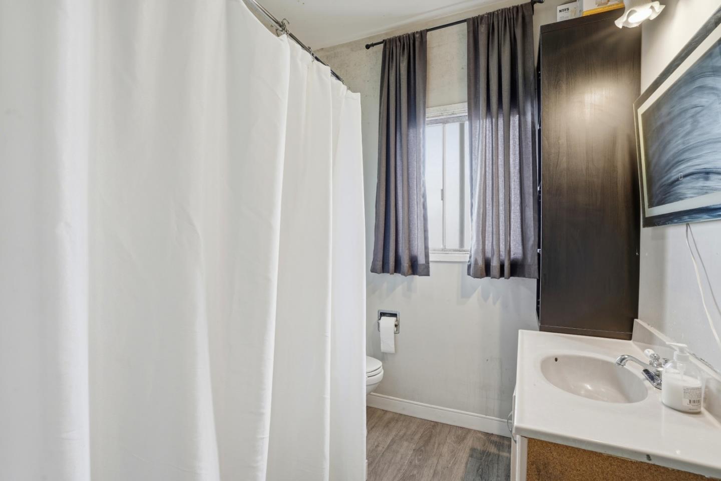 Detail Gallery Image 40 of 43 For 66th Ave, Oakland,  CA 94605 - 3 Beds | 1 Baths