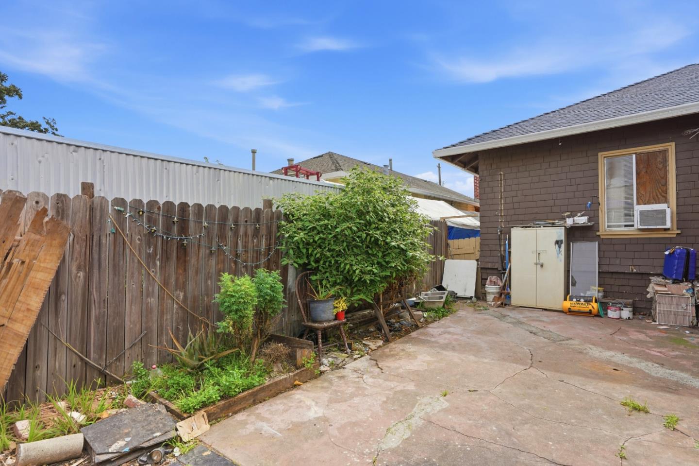 Detail Gallery Image 43 of 43 For 66th Ave, Oakland,  CA 94605 - 3 Beds | 1 Baths