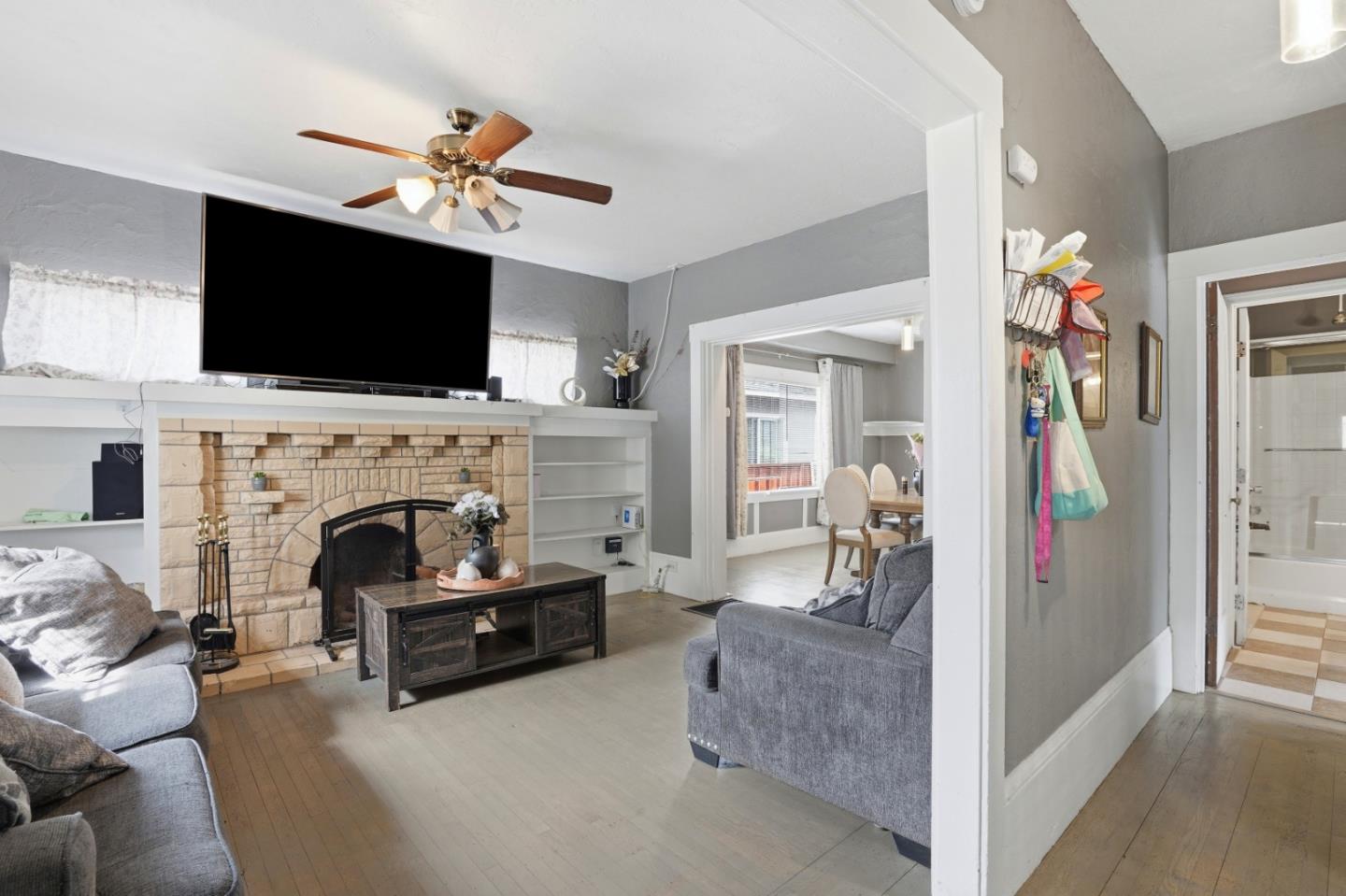 Detail Gallery Image 6 of 43 For 66th Ave, Oakland,  CA 94605 - 3 Beds | 1 Baths