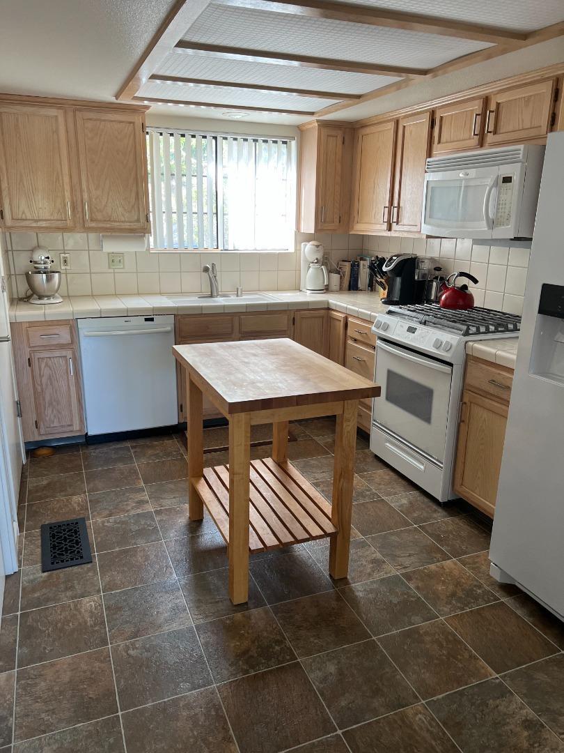 Detail Gallery Image 12 of 39 For 40586 Saddleback Rd, Bass Lake,  CA 93604 - 5 Beds | 3/1 Baths