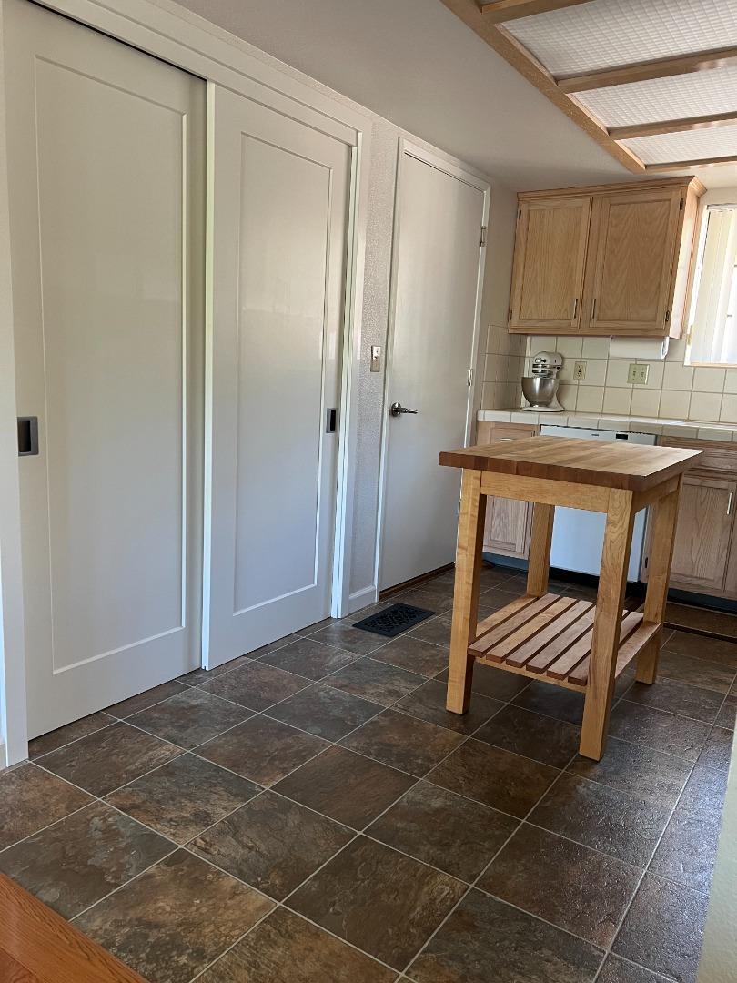 Detail Gallery Image 13 of 39 For 40586 Saddleback Rd, Bass Lake,  CA 93604 - 5 Beds | 3/1 Baths