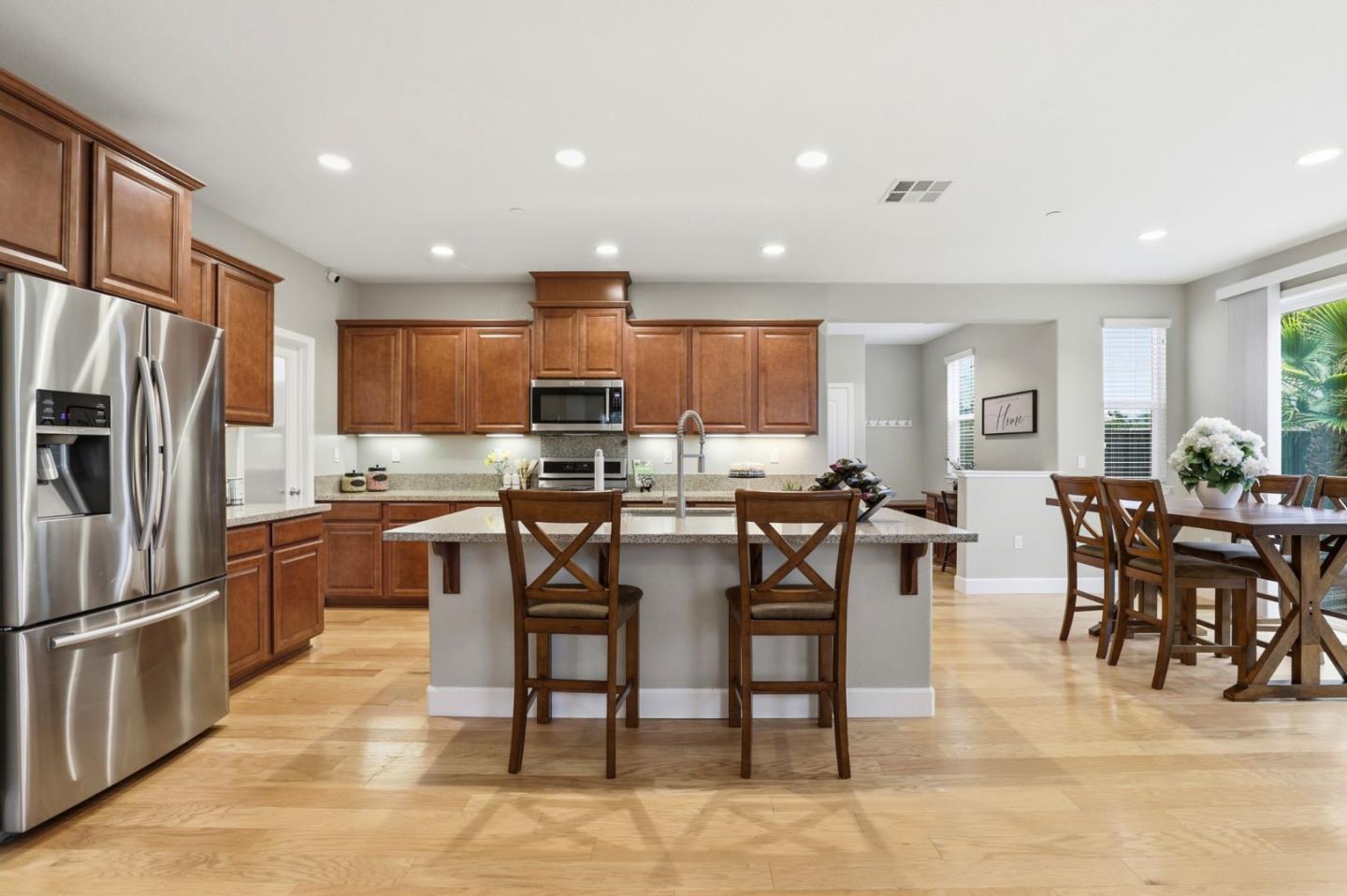 Detail Gallery Image 11 of 55 For 1816 Rosemary Dr, Gilroy,  CA 95020 - 5 Beds | 4/1 Baths