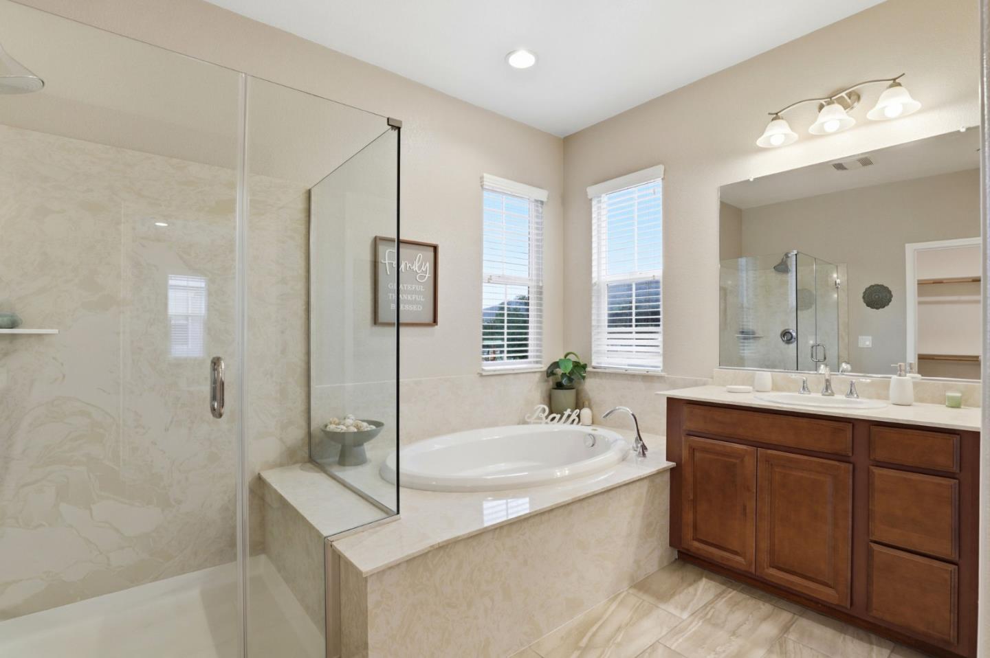 Detail Gallery Image 22 of 55 For 1816 Rosemary Dr, Gilroy,  CA 95020 - 5 Beds | 4/1 Baths