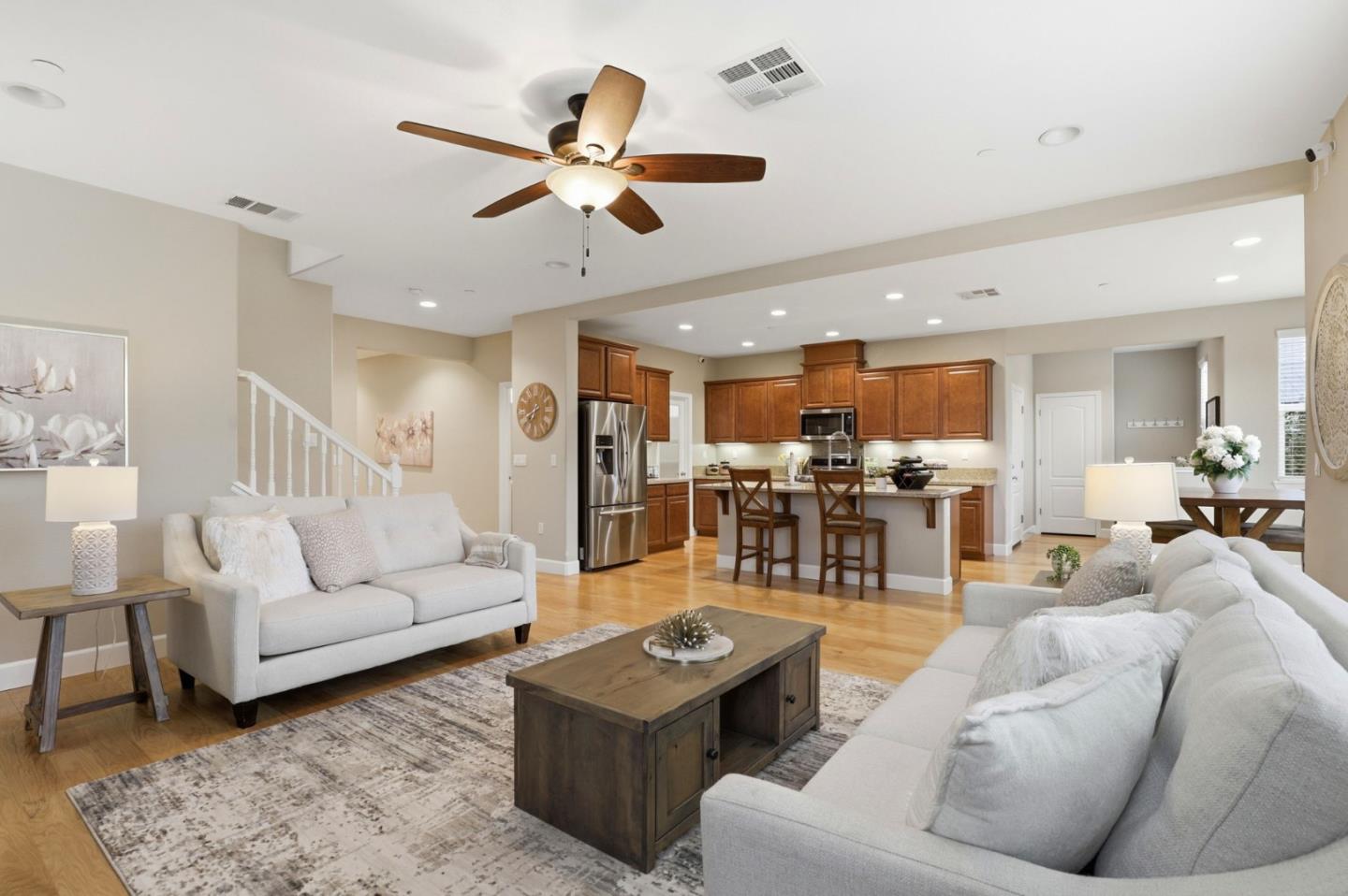 Detail Gallery Image 6 of 55 For 1816 Rosemary Dr, Gilroy,  CA 95020 - 5 Beds | 4/1 Baths