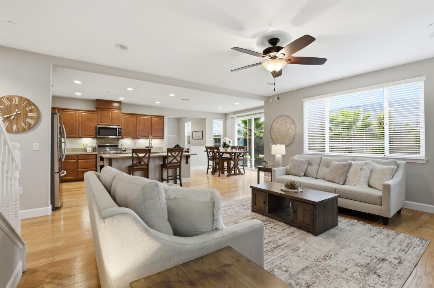 Detail Gallery Image 7 of 55 For 1816 Rosemary Dr, Gilroy,  CA 95020 - 5 Beds | 4/1 Baths