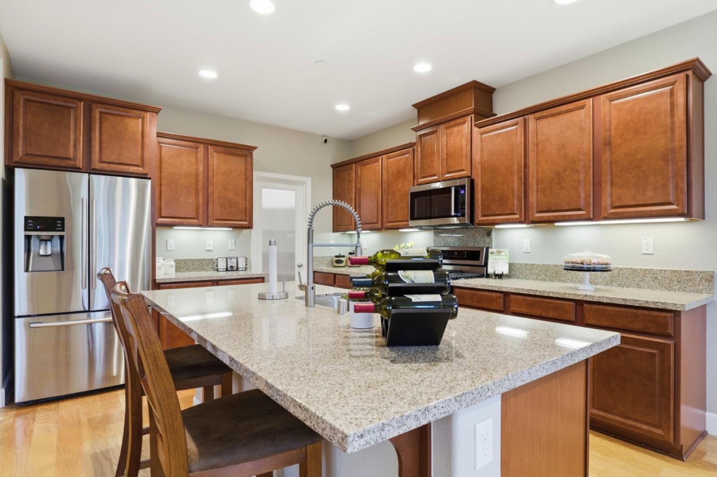 Detail Gallery Image 9 of 55 For 1816 Rosemary Dr, Gilroy,  CA 95020 - 5 Beds | 4/1 Baths