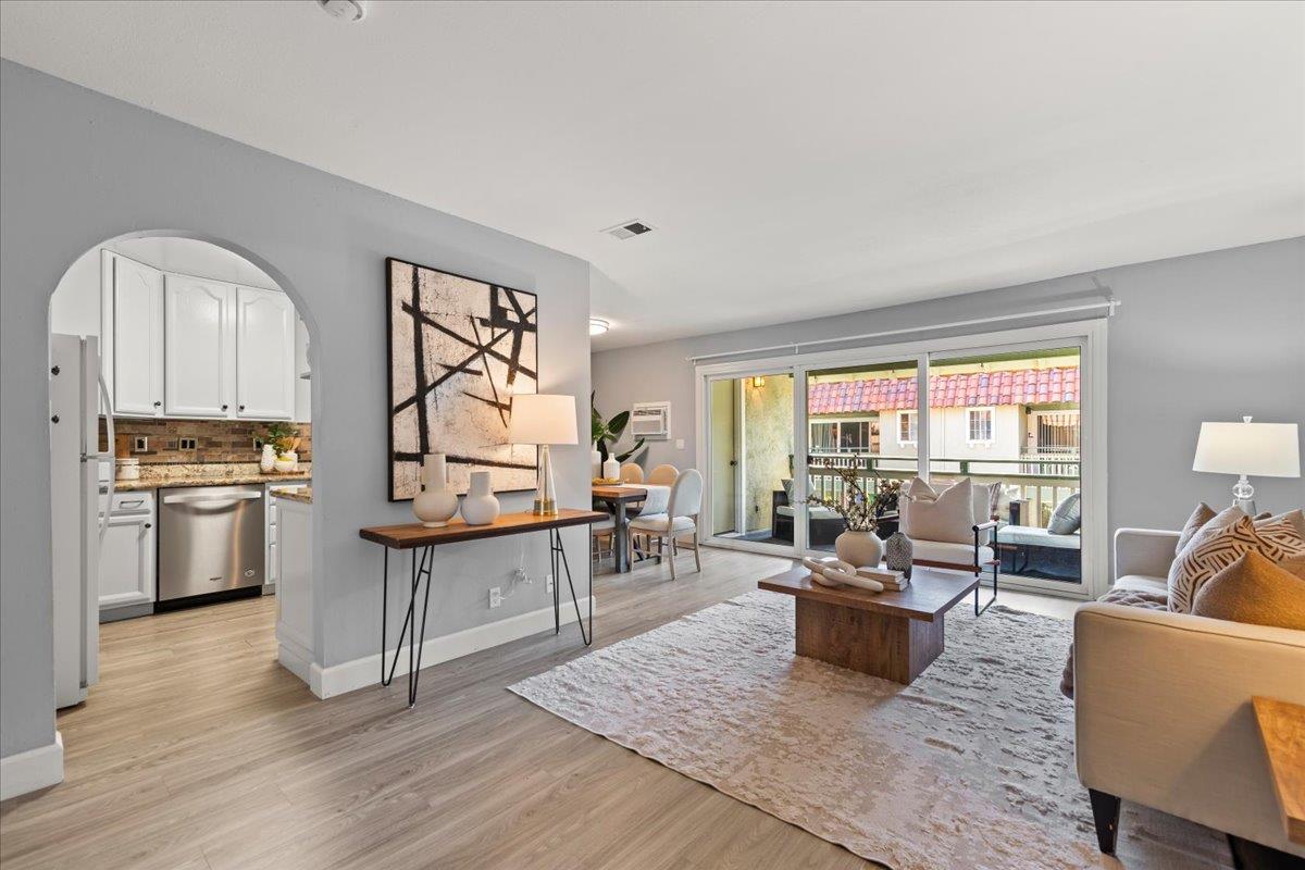 Front Image Thumbnail for ML82041323