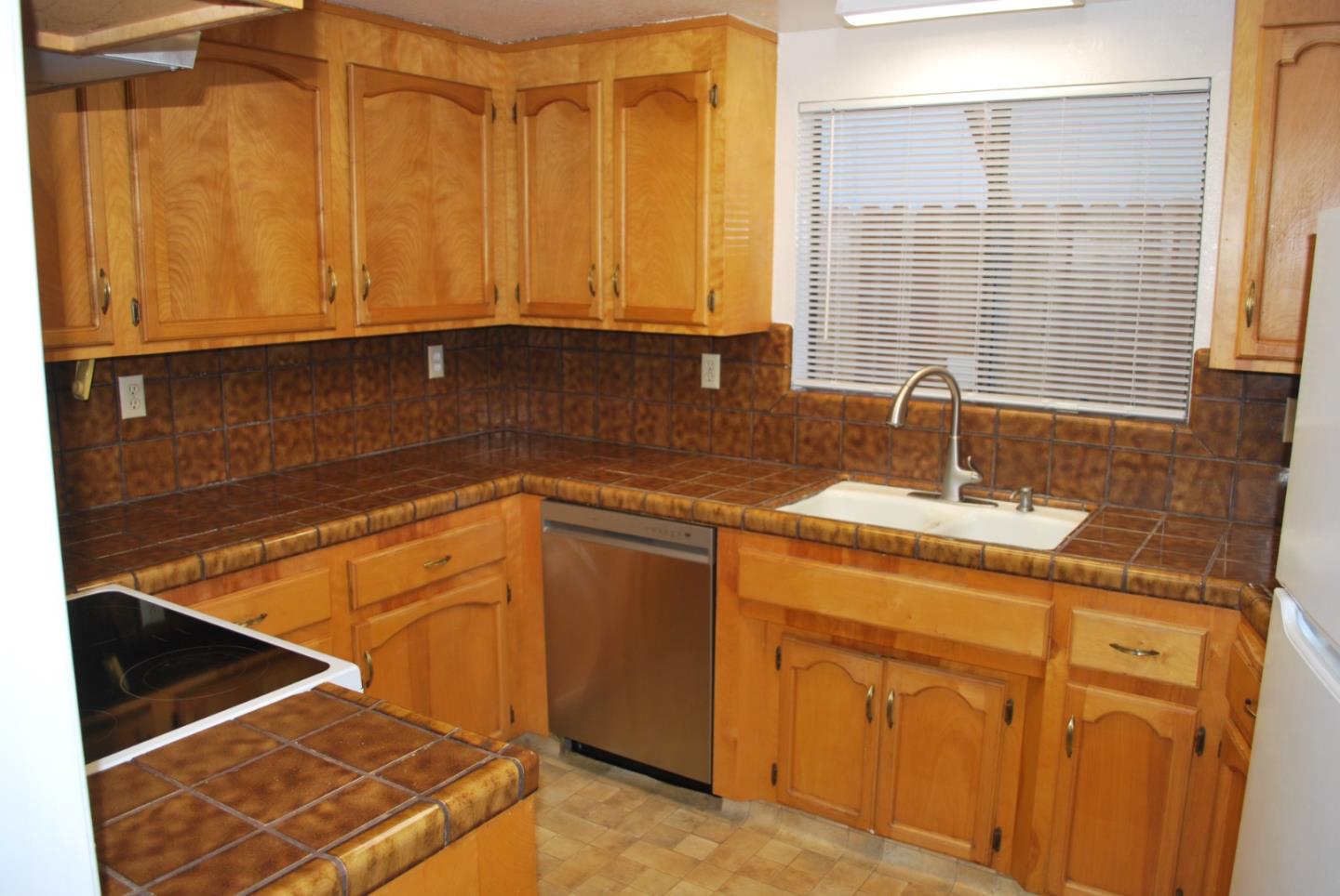 Detail Gallery Image 6 of 24 For 18761 Eisenhower St, Salinas,  CA 93906 - – Beds | – Baths