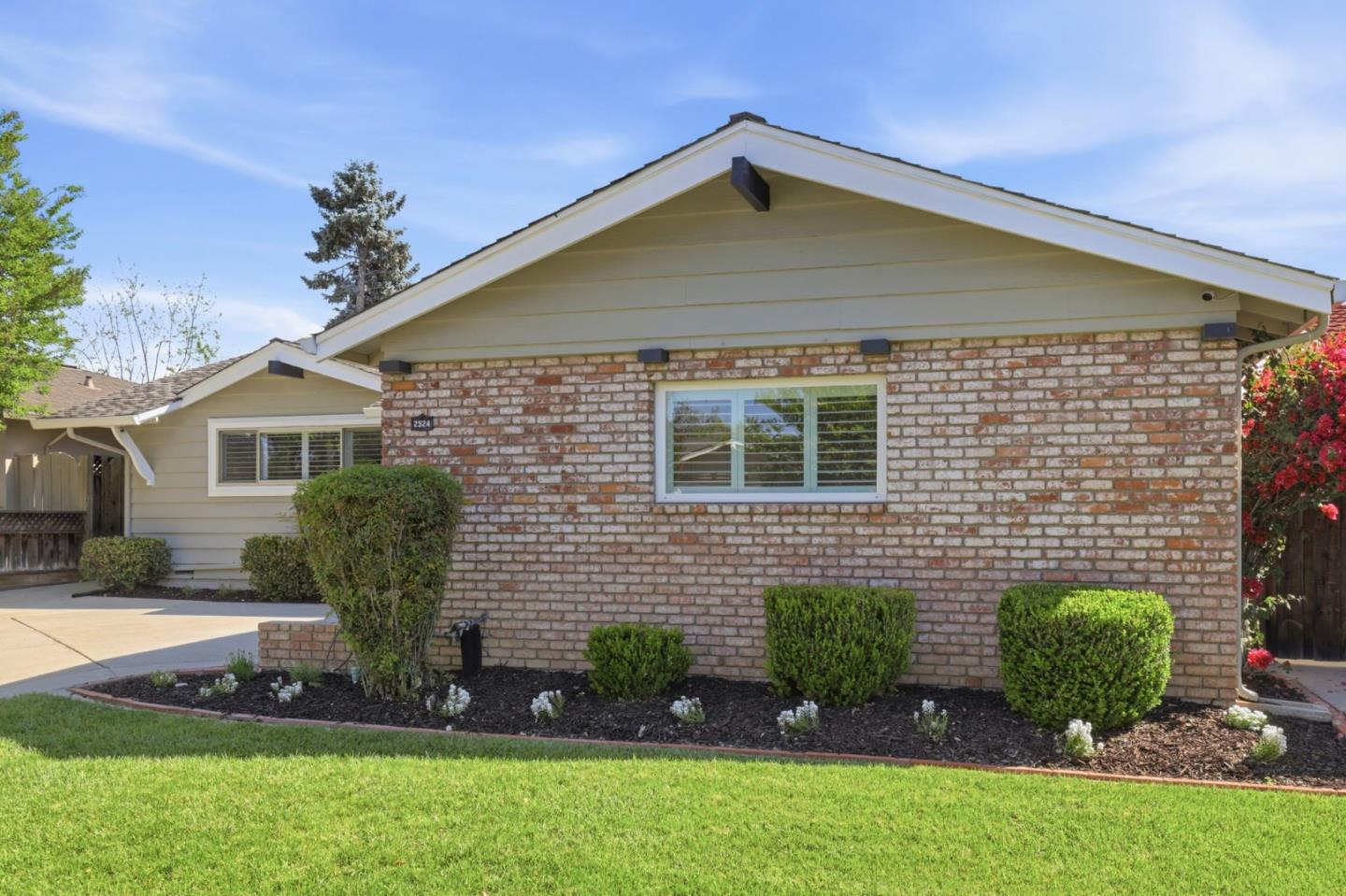 Detail Gallery Image 3 of 44 For 2524 Malaga Dr, San Jose,  CA 95125 - 3 Beds | 2 Baths