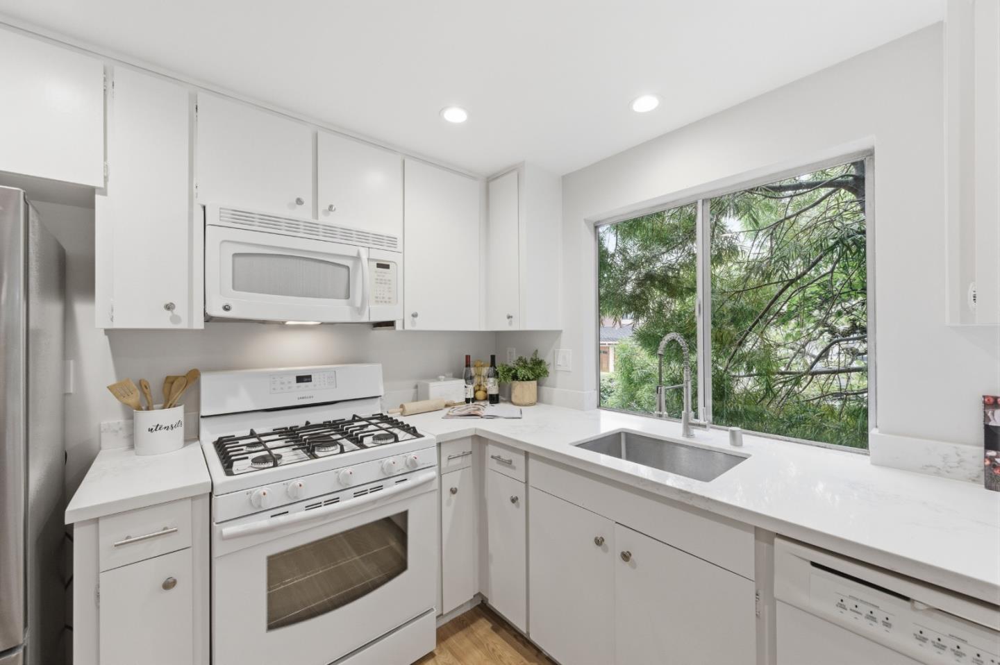 Detail Gallery Image 14 of 33 For 3408 Spyglass Dr, San Mateo,  CA 94403 - 4 Beds | 2 Baths