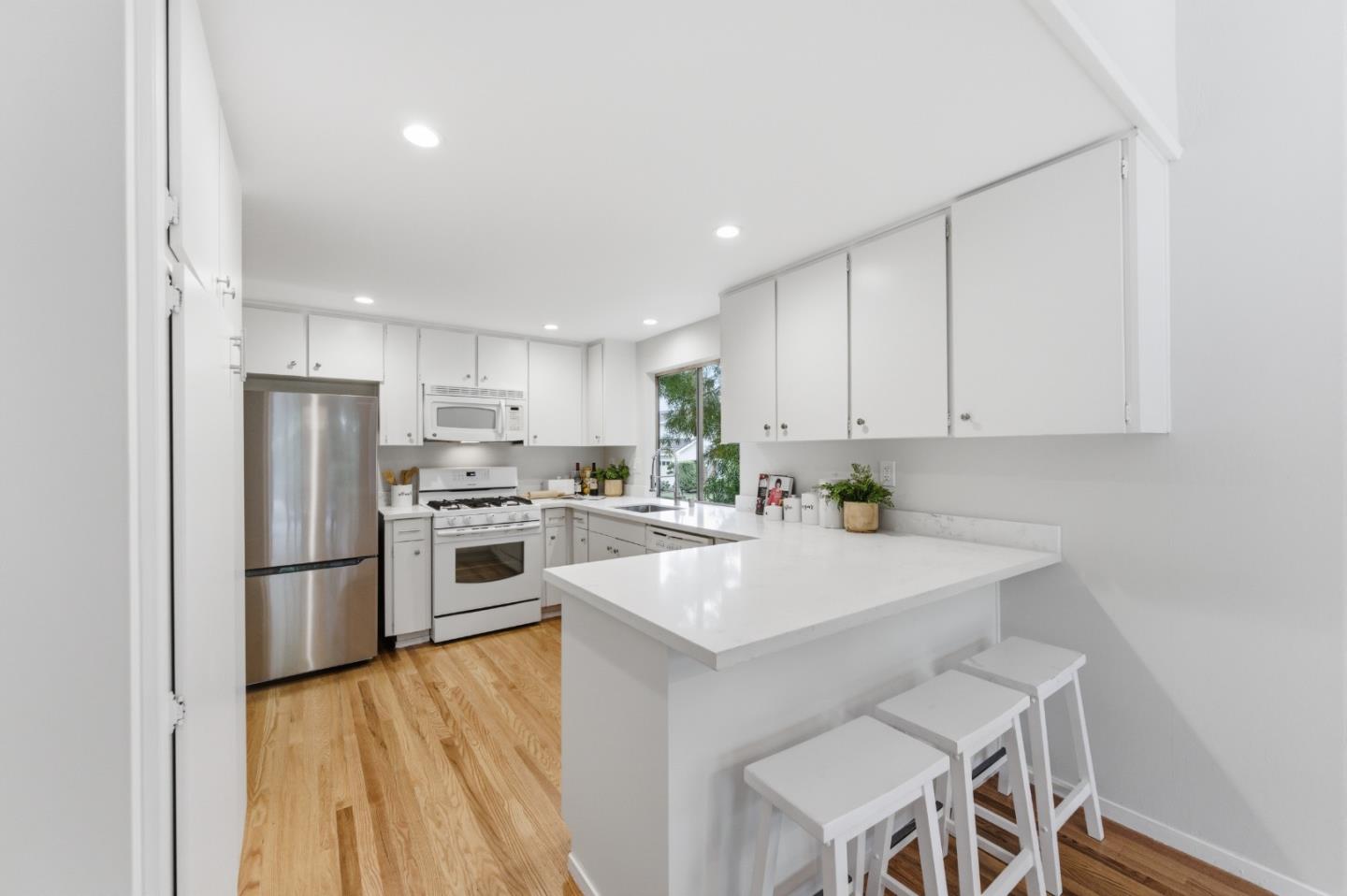 Detail Gallery Image 15 of 33 For 3408 Spyglass Dr, San Mateo,  CA 94403 - 4 Beds | 2 Baths